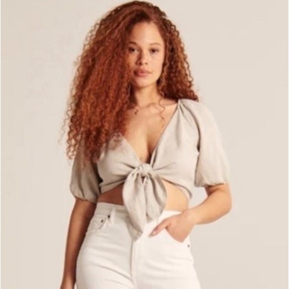 BNWT! Abercrombie Tie knot cropped top